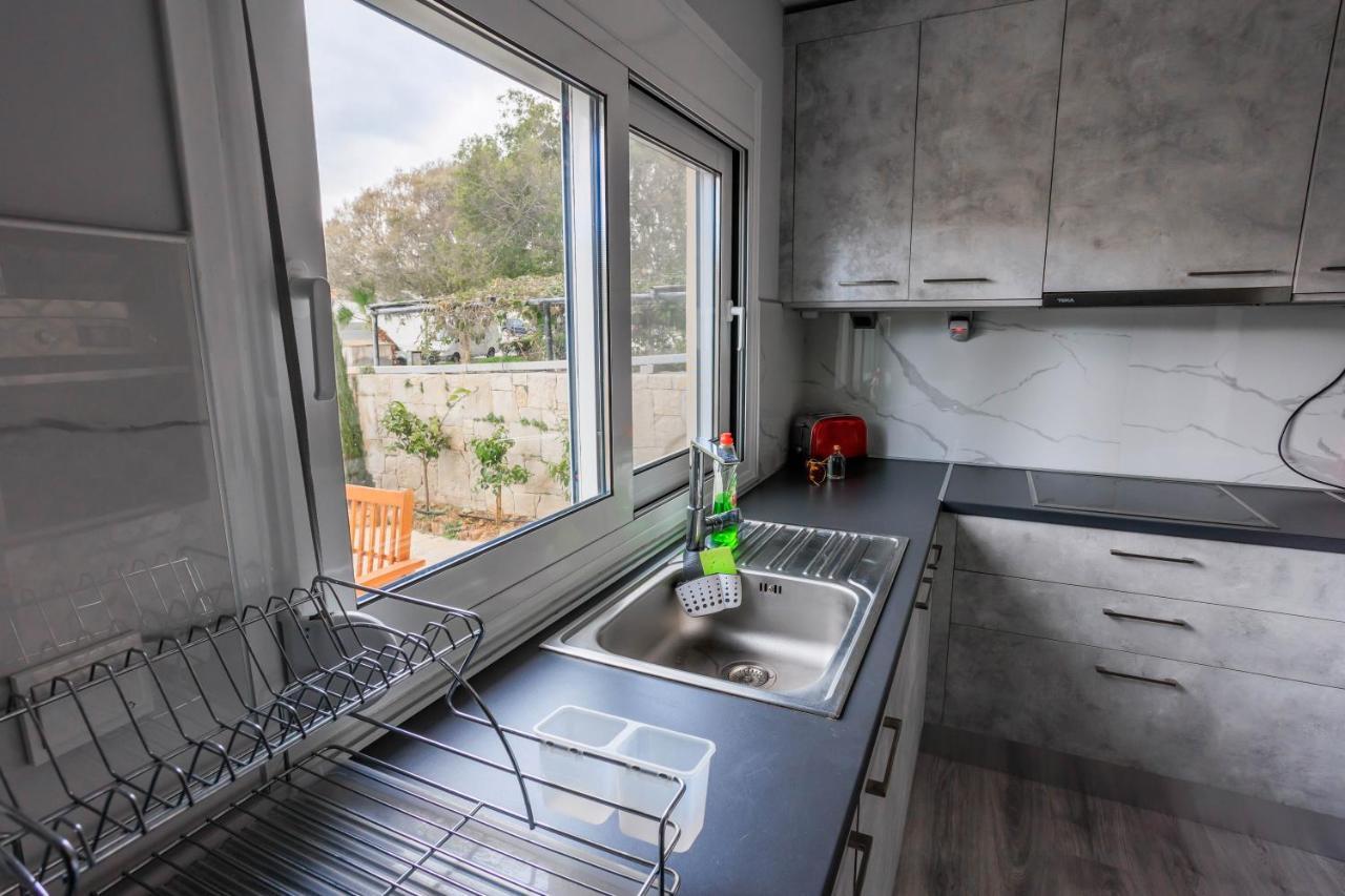 Electra Modern Apartment With Cozy Garden Héraklion Extérieur photo